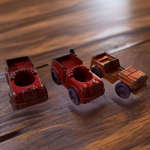 Vintage 1967 Tootsie Toy Red Die Cast Metal Toy Truck - Picture 3 of 4